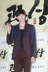 独家高清：《观相》试映 李钟硕嘟嘴比V卖萌