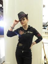 幻灯组图：红歌会老外选手“唐伯虎”私密照曝光