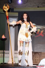 组图：林志玲cos光之女神 挥舞权杖性感曼妙