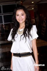 幻灯图：林峰与阿Sa(蔡卓妍)现身马场汗流浃背