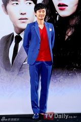 组图：韩星李宥利、郑灿宣传新剧《黄色复仇草》