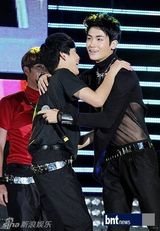 组图：众韩星开唱 EXO-K霸气T-ara性感