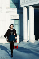 组图：娜扎冬日时尚大片 漫步街头畅谈旅行心得