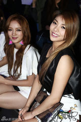 组图：missA等助阵时装周 金宇彬走秀变吸血鬼