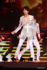 组图：亚洲流行音乐节开幕 古巨基东方神起献唱