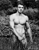 组图：牛津足球宝贝全裸玉体齐放 叫板华威裸男