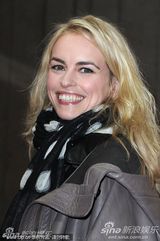 《大器晚成》首映 伊莎贝拉获电影节主席扶肩支持