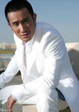 组图：奇道曝光黑白写真大片显帅气