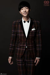 组图：快男三甲领衔跨年大片 西装衬衫扮绅士