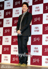 组图：金敏熙李善均等出席新片《火车》发布会