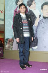 组图：胡杏儿宣传新剧 张智霖与谢天华“对打”