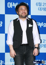 组图：韩星成东日宋清晨等出席《阿谀之王》试映会