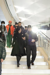 组图：秦海璐出席活动 王新军证实已转业