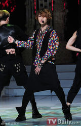 组图：韩国某节目现场公开 SHINee力压BigBang夺冠