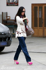 组图：《王的盛宴》北京热拍 秦岚霍思燕靓丽现身