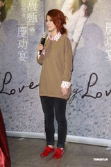 组图：Hebe庆功演唱会 Selina婚后首次现身力挺姐妹