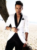 组图：董璇高云翔登封面 巴厘岛玩味热带风情