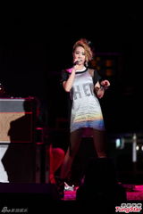 组图：蔡依林笑称踢走阿信成“五月花”主唱