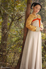 组图：《美人天下》李小璐诠释古代白领造型多变