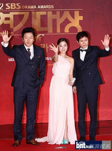 组图：《2012SBS演技大赏》孙贤株夺魁