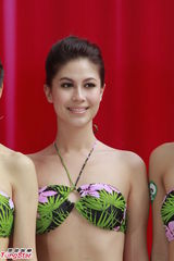 组图：亚洲小姐候选佳丽性感三点式泳装亮相斗艳