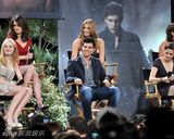 幻灯图集：《月食》影迷见面会 斯图尔特低胸秀美腿