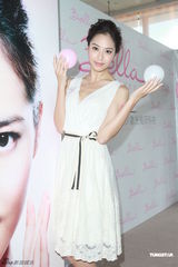 白歆惠低胸裙亮相上围缩水 自曝三年后结婚(图)