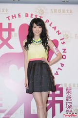 组图：叶念琛否认恋庄思敏 《沟女不离》杀青