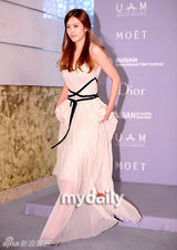 组图：东方神起高雅拉等出席时尚派对