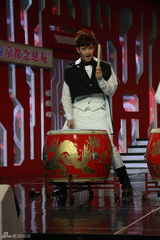 组图：《给力星期天》至上励合玩转大鼓遇“踢馆”