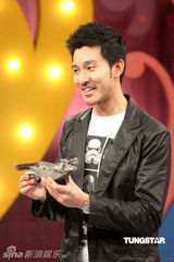 幻灯图：立威廉做客《Lady呱呱》大曝与女星吻戏