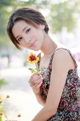 组图：选美冠军王希维清纯写真 演绎甜美古典气质 