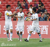 幻灯图：梦舟鸟巢足球赛全胜 景岗山携子做慈善