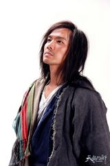 组图：《天龙八部》定妆照 钟汉良帮主形象曝光