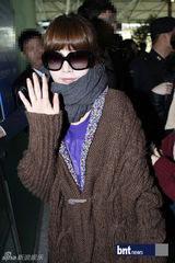 组图：SHINeeBEAST等赴巴黎参加《音乐银行》公演