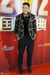 组图：群星亮相国剧盛典红毯 宋茜娇俏袁莉华贵