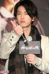 组图：日星佐藤健宣传新片 欣赏周杰伦才华