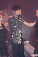 组图：严爵挑战唱跳险破音 林俊杰压轴热舞