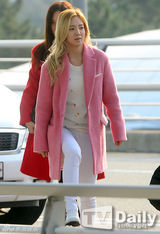 组图：少时成员亮相机场 徐贤火红孝渊粉嫩