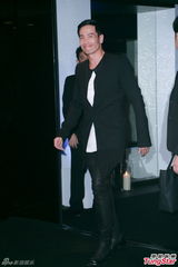 组图：陈豪默认知胎儿性别 Lisa.s黑裙亮相活动