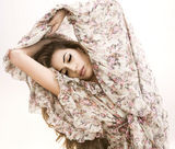 高清图：意大利球星维埃里娇妻《名利场》写真