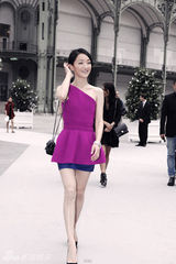 组图：范冰冰周迅巴黎秀 白裙玫红套装各有特色