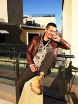 组图：邵兵冬日温暖大片演绎飒爽型男