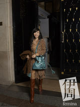 组图：张静初压轴《伊周》封面秀法式浪漫