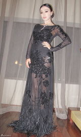 高清组图：秦岚透视装大秀性感 佩戴粉戒亮相成焦点