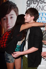 组图：GaGa小师弟抵港 自称已与歌迷们结婚