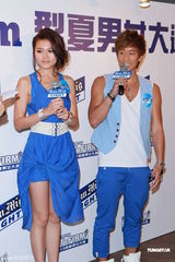 高清组图：周秀娜陈伟成情侣档现身打情骂俏