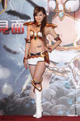 组图：台湾新性感女神代言 安心亚爆乳乍泄春光