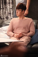 组图：《主君的太阳》公开苏志燮片场卖萌照