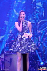 组图：吴雨霏唱失恋歌 许志安称郑秀文难讨好